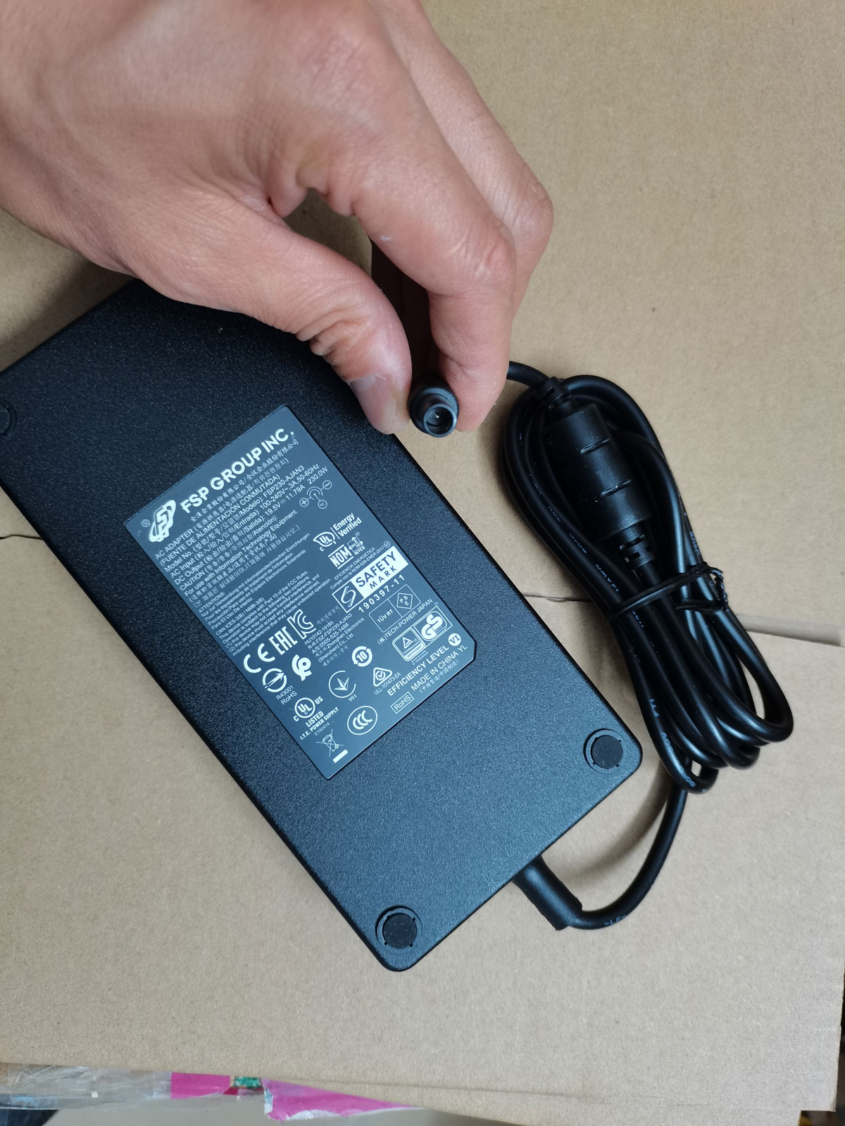ใหม่ของแท้ Slim FSP 19.5V 11.7 - Pc Gaming Msi บทวิจารณ์และราคา